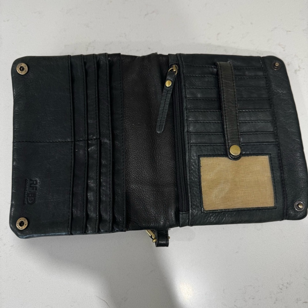 MILO Evelyn Cross Black Leather Crossbody Wallet Bag - Picture 4 of 12